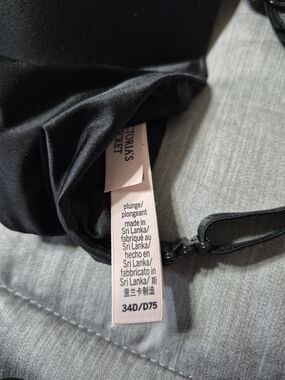 Victoria's Secret Black Plunge Bra with Adjustable Straps